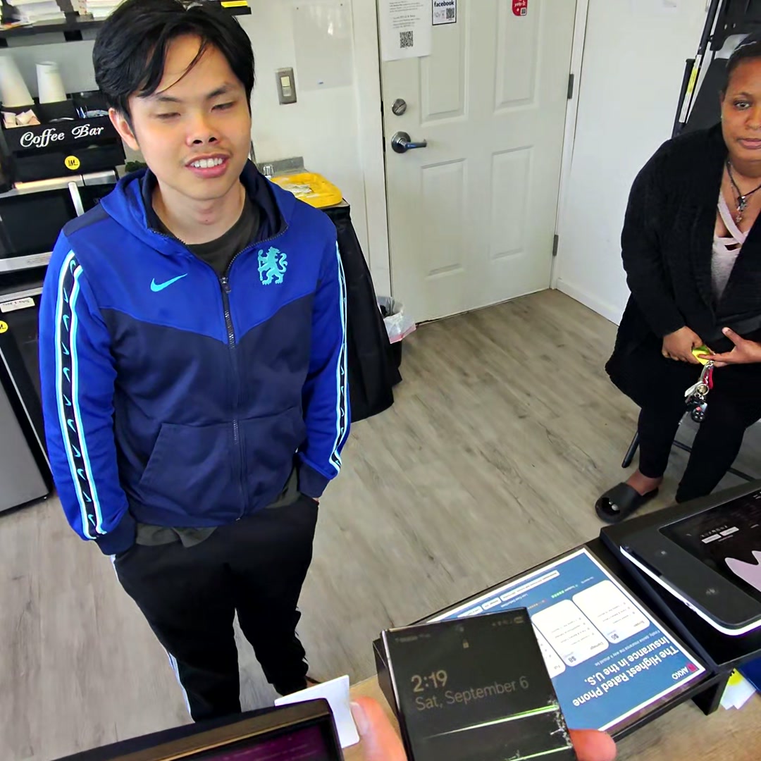 Customer review from West Seattle location - 04-customer-galaxy-screen-completely-destroyed